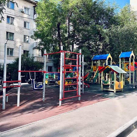 Жк Молодежный В Центре Алматы Almaty Exterior photo