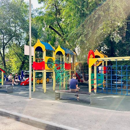 Жк Молодежный В Центре Алматы Almaty Exterior photo