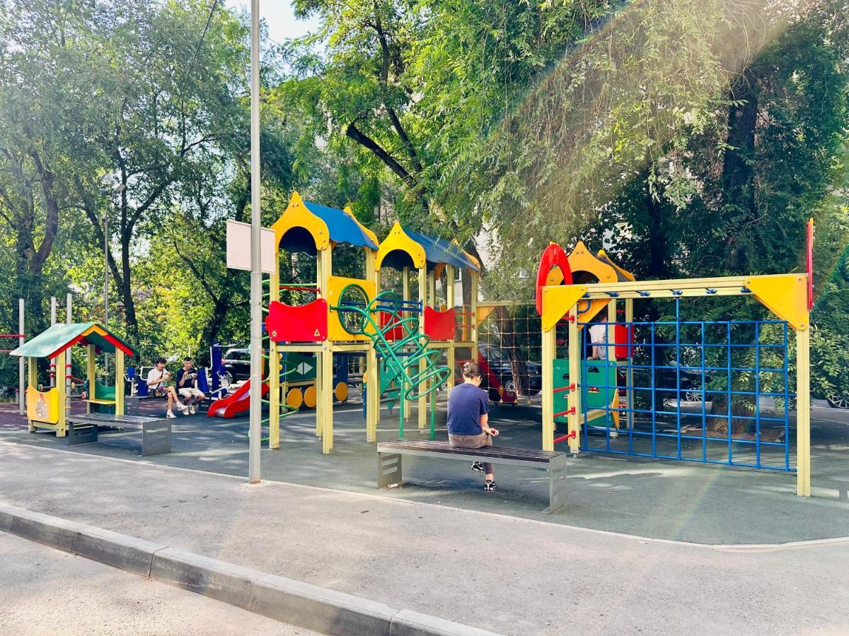 Жк Молодежный В Центре Алматы Almaty Exterior photo