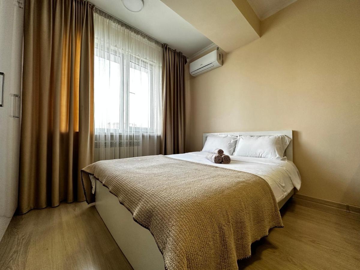 Жк Молодежный В Центре Алматы Almaty Exterior photo