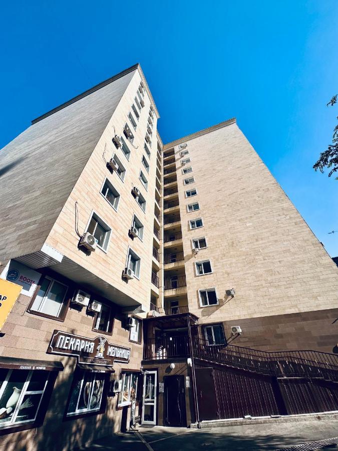 Жк Молодежный В Центре Алматы Almaty Exterior photo